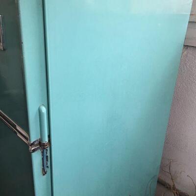 Turquoise Frigidaire Deluxe Frost Proof Refrigerator/Freezer