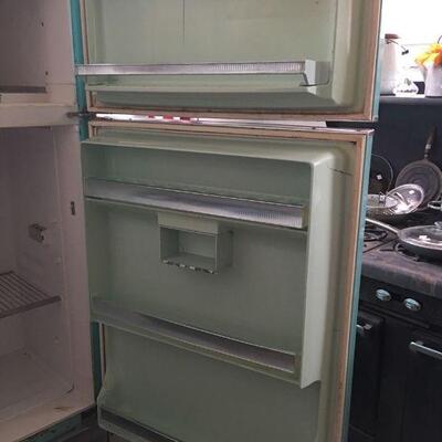 Turquoise Frigidaire Deluxe Frost Proof Refrigerator/Freezer