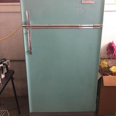 Turquoise Frigidaire Deluxe Frost Proof Refrigerator/Freezer |  EstateSales.org