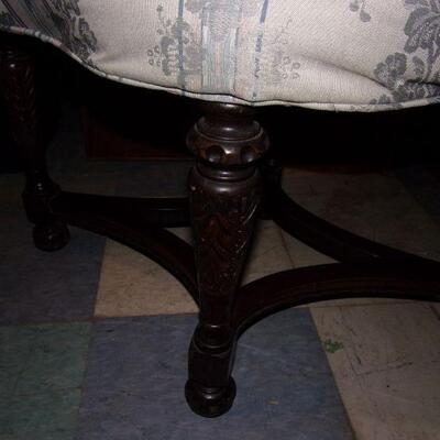 Lot 187 - Cushioned Seat 
