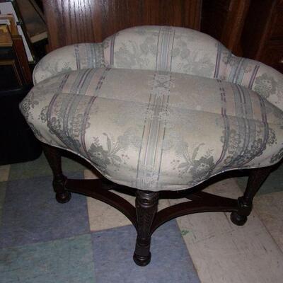 Lot 187 - Cushioned Seat 
