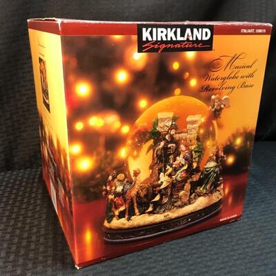 Kirkland Signature Musical Snowglobe w. Revolving Base BNIB