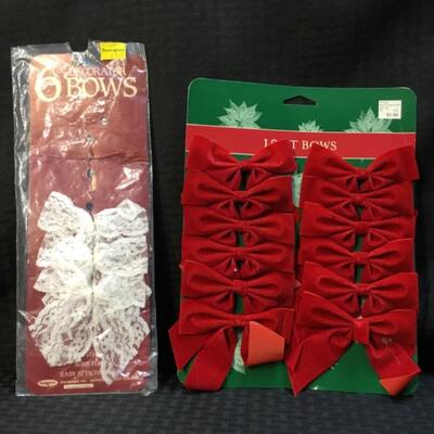 2 Packages of Decorative Bows