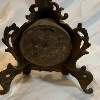 Old mantle clock / Metal