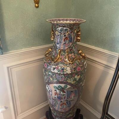 Stunning large vase on stand