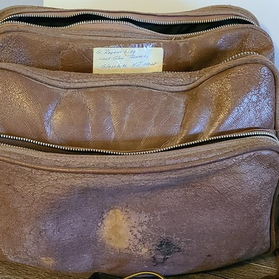 UM5: Vintage Camera Bag
