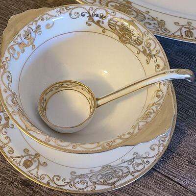 UM8: Noritake Christmas Ball