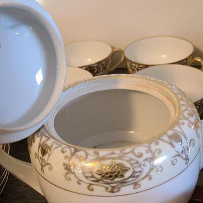 UM9: Noritake Christams Ball 