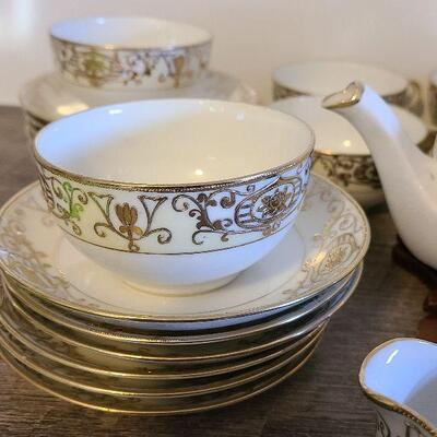 UM9: Noritake Christams Ball 