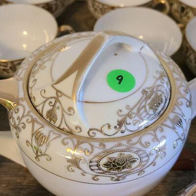 UM9: Noritake Christams Ball 