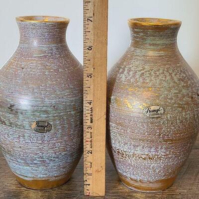 UM14: Stangl Vases