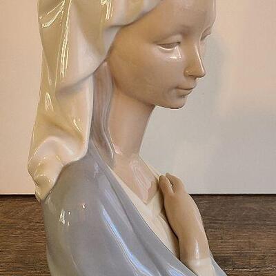 D48: Lladro Madonna Bust