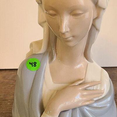 D48: Lladro Madonna Bust