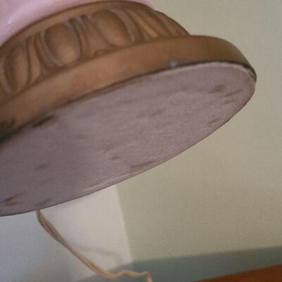 D68: Pink Floral Vintage Lamp & Tapestery