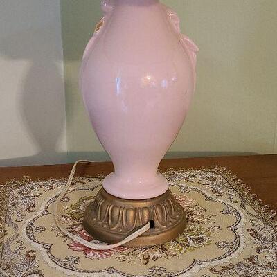 D68: Pink Floral Vintage Lamp & Tapestery