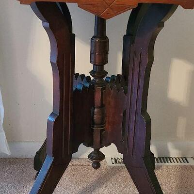 D69: Antique Eastlake Palor Table 