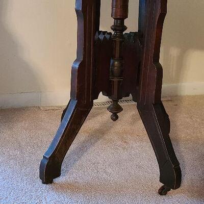 D69: Antique Eastlake Palor Table 