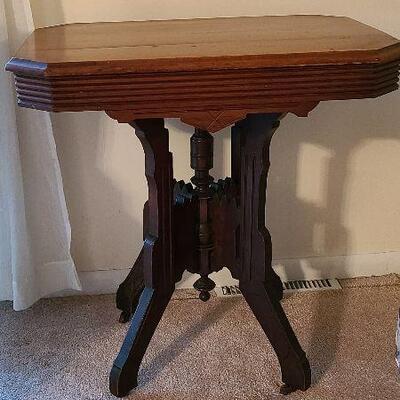 D69: Antique Eastlake Palor Table 