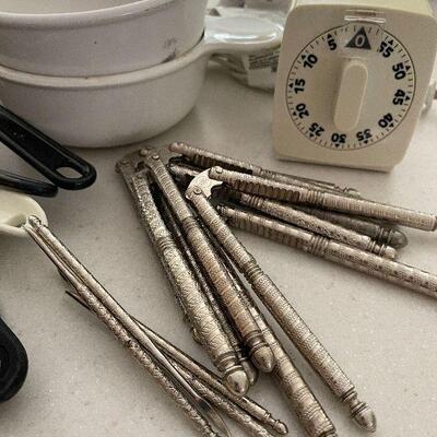D73: Lot of Kitchen Ware