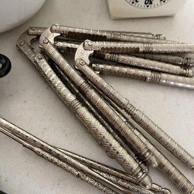 D73: Lot of Kitchen Ware