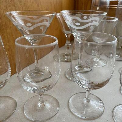 D74: Lot of Glasses