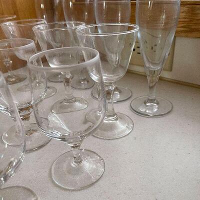 D74: Lot of Glasses