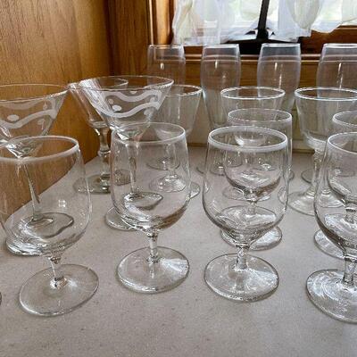 D74: Lot of Glasses