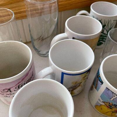 D76: Lot of Glasses and Mugs