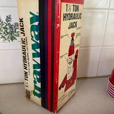 D77: Hydraulic Jack 1 1/2