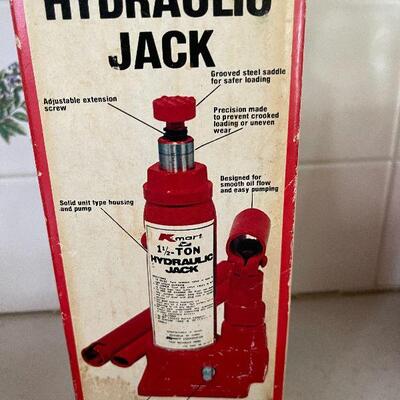 D77: Hydraulic Jack 1 1/2