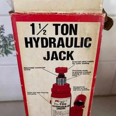 D77: Hydraulic Jack 1 1/2