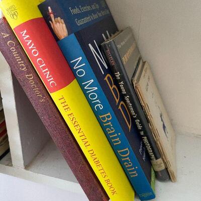 F100: Lot of Informational Books
