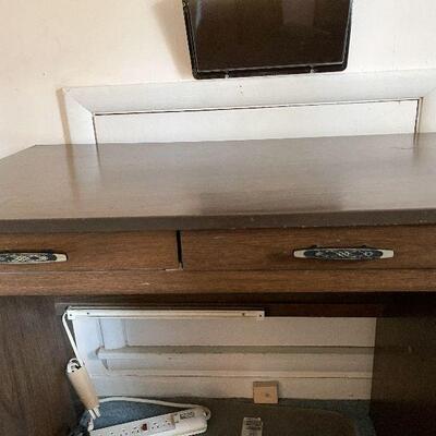 F109: Vintage Desk