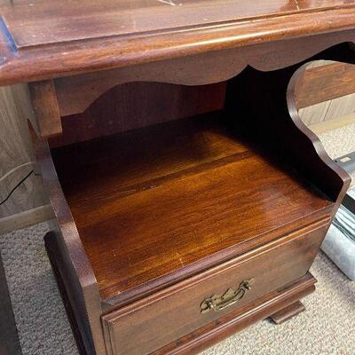 M133: Nightstand with Drawer and shelf