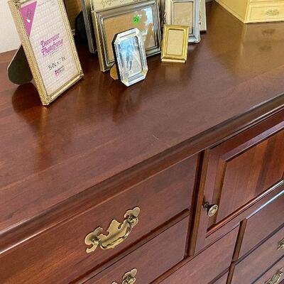 M138: Very Nice Dresser with 12 Drawers