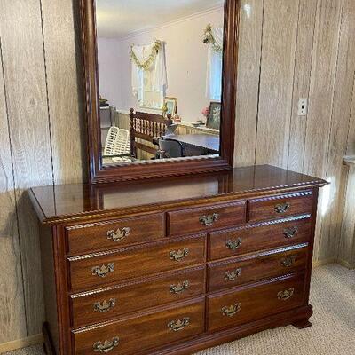 M140: Van Sciver Dresser with Mirror