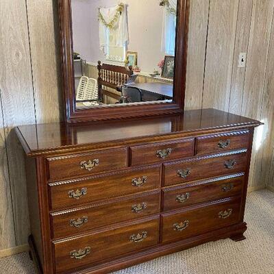 M140: Van Sciver Dresser with Mirror