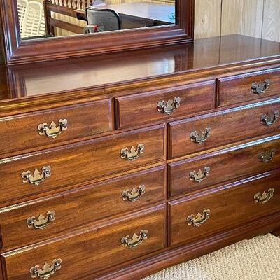 M140: Van Sciver Dresser with Mirror