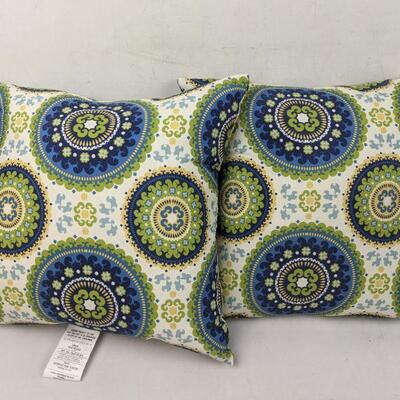 Pair of Medallion 17 x 17 in. Outdoor Accent Pillows - New, No Packaging