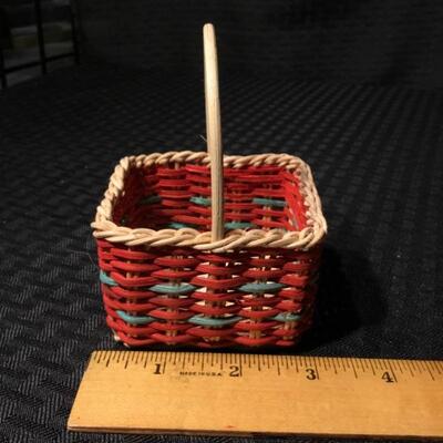 Lot of 9 Miniature Wicker Holiday Baskets YD#012â€“1120-00028