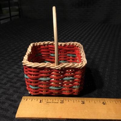 Lot of 9 Miniature Wicker Holiday Baskets YD#012â€“1120-00028