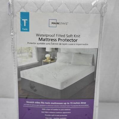 Mainstays Fitted Waterproof Fitted Soft Knit Mattress Protector, Twin - New