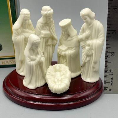 Jade Collection 6 piece Nativity with Wood Base YD#012-1120-00005