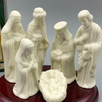 Jade Collection 6 piece Nativity with Wood Base YD#012-1120-00005