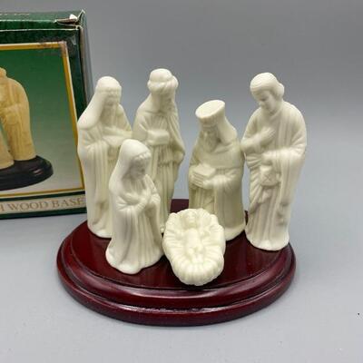 Jade Collection 6 piece Nativity with Wood Base YD#012-1120-00005