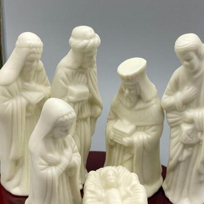 Jade Collection 6 piece Nativity with Wood Base YD#012-1120-00005