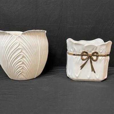 LOT#20: 2 Ceramic Planters