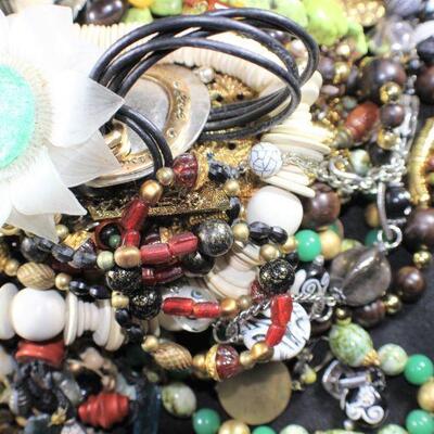 LOT#28: Costume Jewelry Lot #6