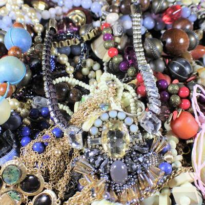 LOT#42: Costume Jewelry Lot #8