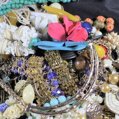 LOT#43: Costume Jewelry Lot #9